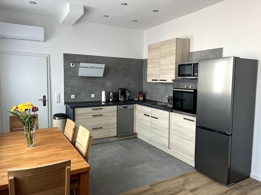 Moderne, Stilvolle Ferienwohnung In Eich Eich  外观 照片